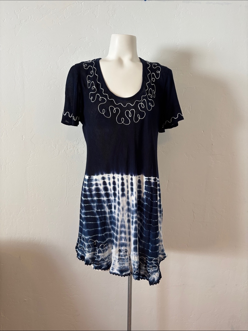 NWOT! India Boutique Navy and White Tie-Dye Scoop Neck Tunic